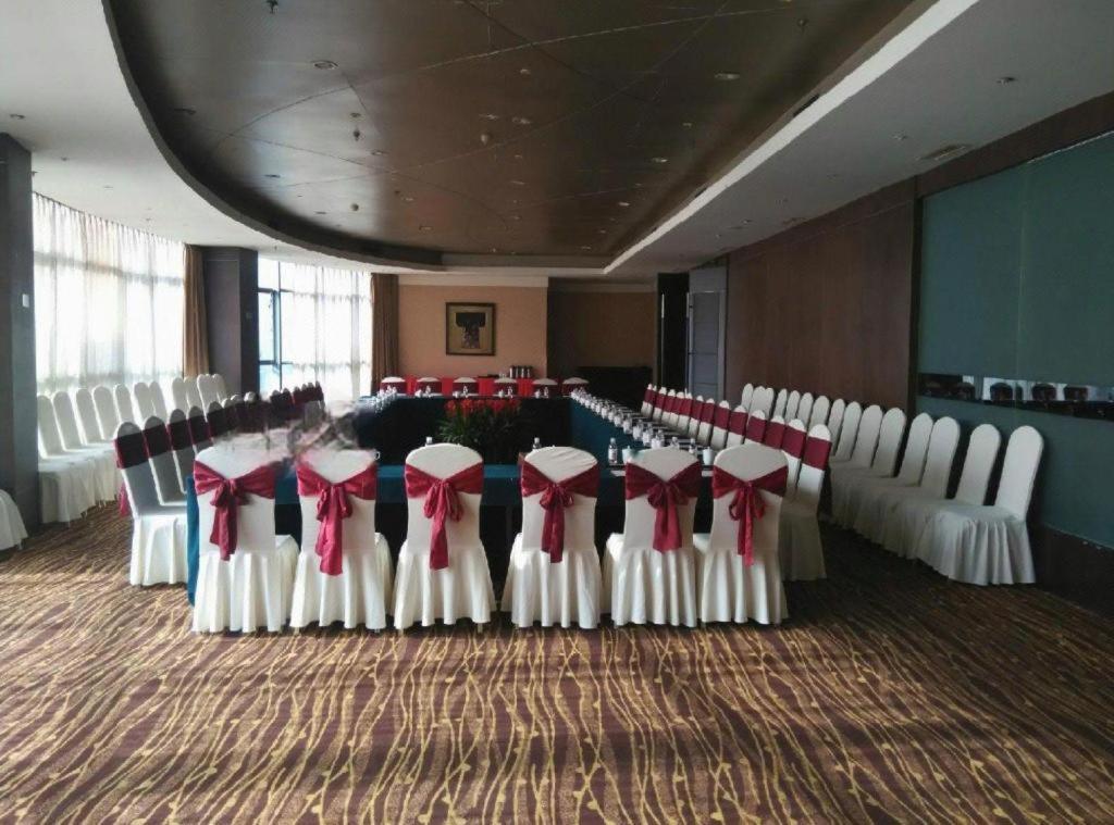 Qingdao Royal Garden Hotel Dış mekan fotoğraf