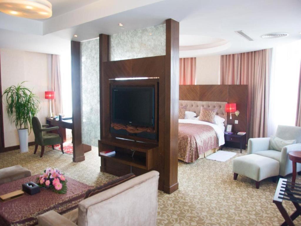 Qingdao Royal Garden Hotel Dış mekan fotoğraf